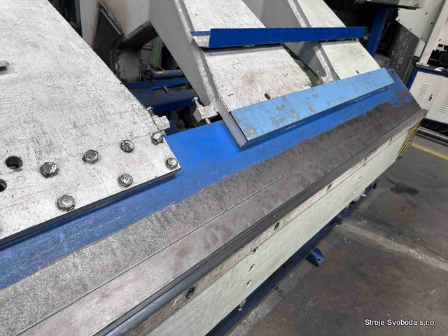 Hydraulická ohýbačka plechů OHP-2-6/8 (Hydraulicka ohybacka plechu OHP-2-6-8 (5).jpg)